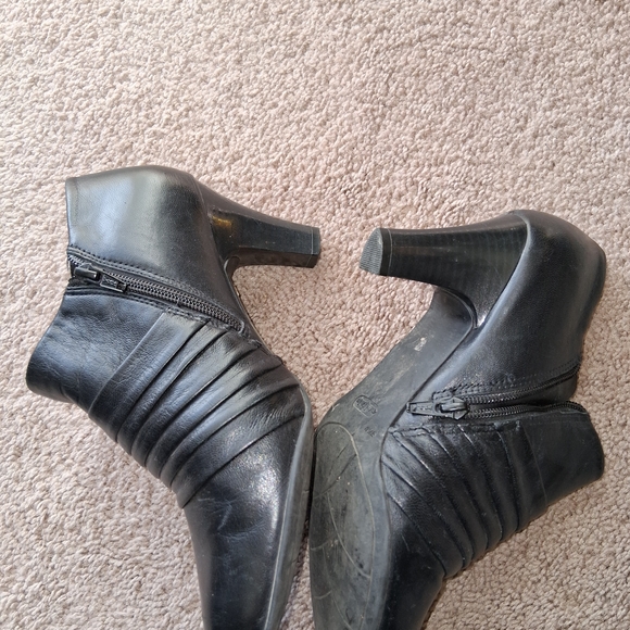 Elegant Black Women's Ankle Boots - Picture 3 of 4